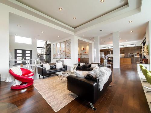 622 Howatt Drive, Edmonton, AB - Indoor Photo Showing Living Room