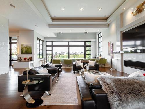 622 Howatt Drive, Edmonton, AB - Indoor Photo Showing Living Room