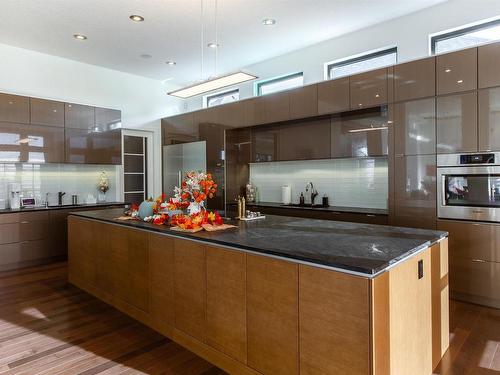 622 Howatt Drive, Edmonton, AB - Indoor Photo Showing Kitchen With Upgraded Kitchen