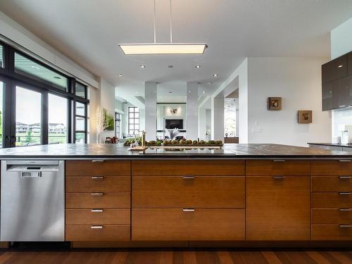 622 Howatt Drive, Edmonton, AB - Indoor Photo Showing Kitchen