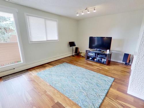 318 2323 119 Street Nw, Edmonton, AB - Indoor Photo Showing Living Room