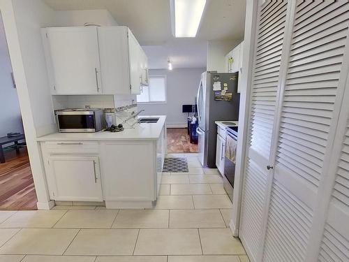 318 2323 119 Street Nw, Edmonton, AB - Indoor Photo Showing Kitchen