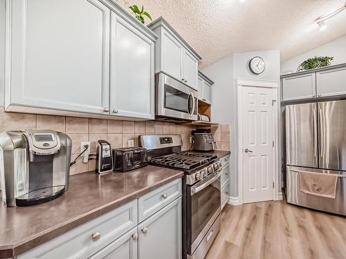 1367 117, Edmonton, AB - Indoor Photo Showing Kitchen