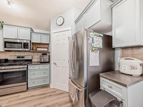 1367 117, Edmonton, AB - Indoor Photo Showing Kitchen