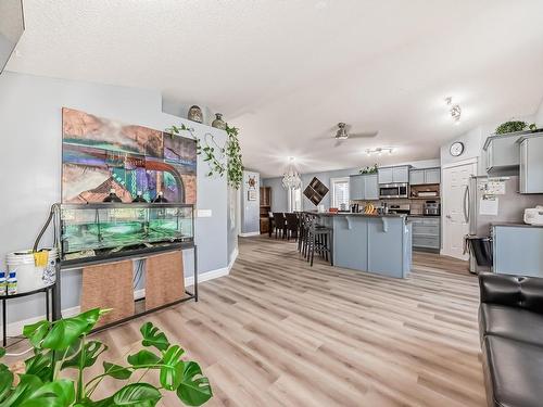 1367 117, Edmonton, AB - Indoor Photo Showing Kitchen