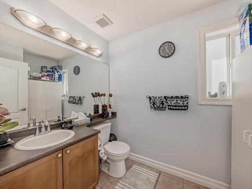 1367 117, Edmonton, AB - Indoor Photo Showing Bathroom