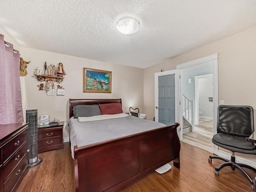 1367 117, Edmonton, AB - Indoor Photo Showing Bedroom