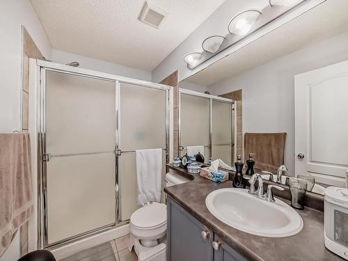 1367 117, Edmonton, AB - Indoor Photo Showing Bathroom