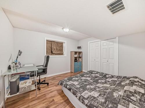 1367 117, Edmonton, AB - Indoor Photo Showing Bedroom