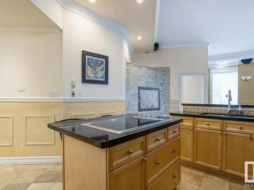 401 10106 105 Street, Edmonton, AB - Indoor Photo Showing Kitchen