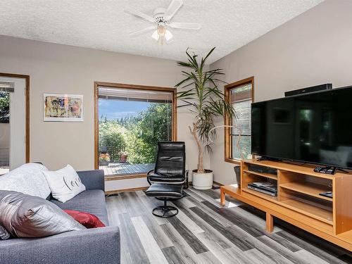 8911 97 Street, Edmonton, AB - Indoor Photo Showing Living Room