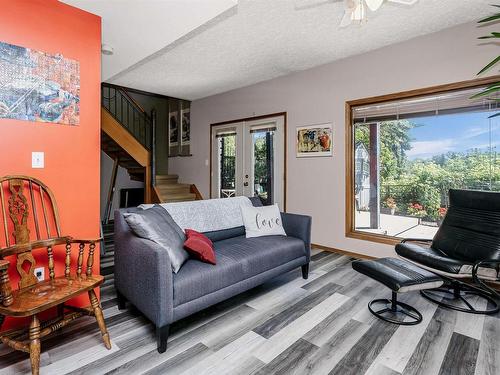 8911 97 Street, Edmonton, AB - Indoor Photo Showing Living Room