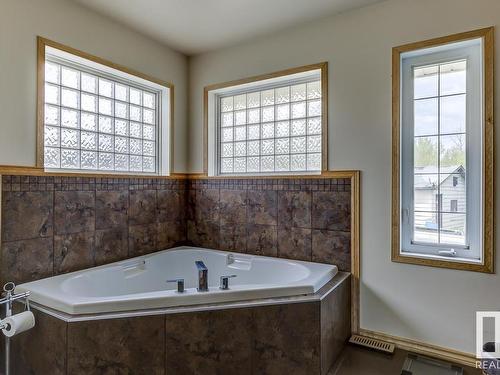 25018 Richfield Drive, Rural Sturgeon County, AB - Indoor Photo Showing Bathroom