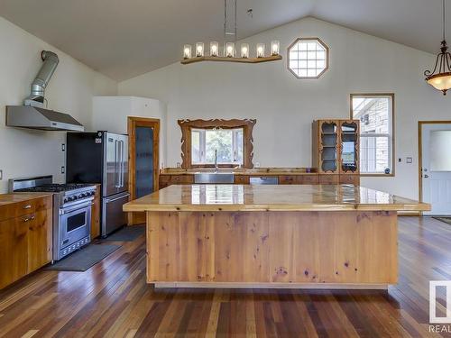 25018 Richfield Drive, Rural Sturgeon County, AB - Indoor Photo Showing Kitchen