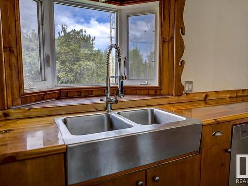 25018 Richfield Drive, Rural Sturgeon County, AB - Indoor Photo Showing Kitchen With Double Sink