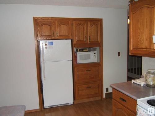 5621 48 Street, Vegreville, AB - Indoor Photo Showing Kitchen