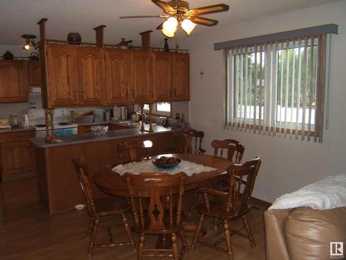 5621 48 Street, Vegreville, AB - Indoor Photo Showing Living Room