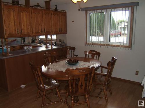 5621 48 Street, Vegreville, AB - Indoor Photo Showing Dining Room