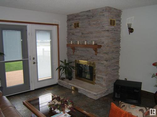 5621 48 Street, Vegreville, AB - Indoor Photo Showing Kitchen With Double Sink