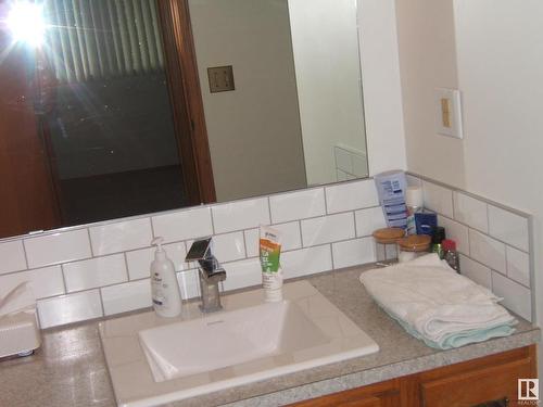 5621 48 Street, Vegreville, AB - Indoor Photo Showing Bathroom