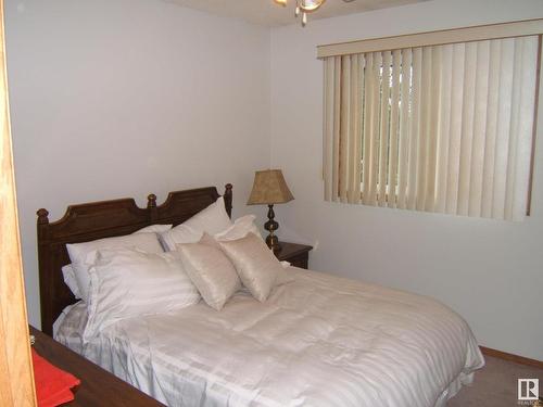 5621 48 Street, Vegreville, AB - Indoor Photo Showing Bedroom