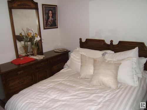 5621 48 Street, Vegreville, AB - Indoor Photo Showing Bedroom