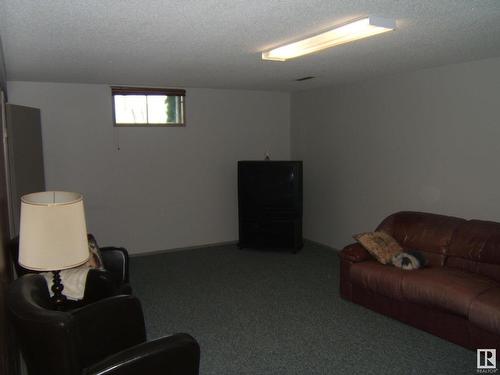 5621 48 Street, Vegreville, AB - Indoor Photo Showing Bathroom