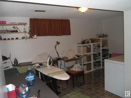 5621 48 Street, Vegreville, AB - Indoor Photo Showing Bedroom