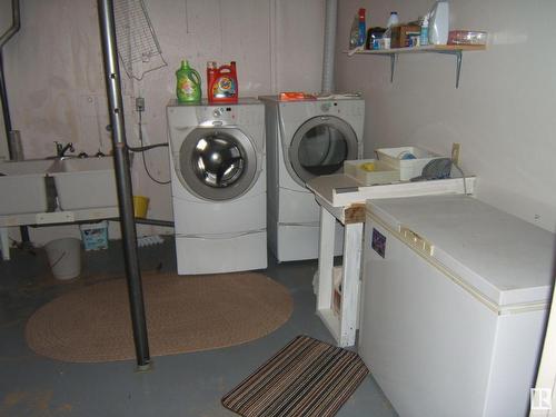 5621 48 Street, Vegreville, AB - Indoor Photo Showing Laundry Room