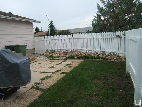 5621 48 Street, Vegreville, AB - Indoor Photo Showing Laundry Room