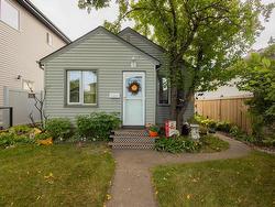 12039 65 ST NW  Edmonton, AB T5W 4L6