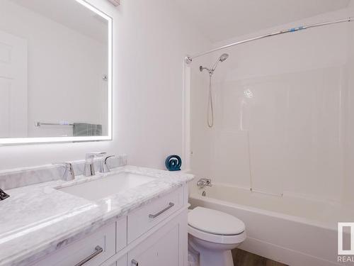 8021 17A Avenue, Edmonton, AB - Indoor Photo Showing Bathroom