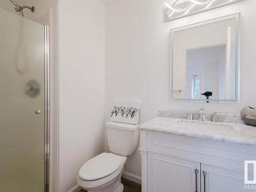 8021 17A Avenue, Edmonton, AB - Indoor Photo Showing Bathroom