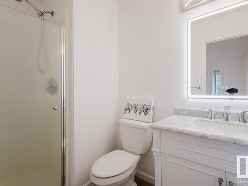 8021 17A Avenue, Edmonton, AB - Indoor Photo Showing Bathroom