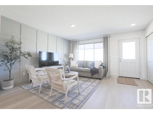 644 174 Avenue, Edmonton, AB - Indoor Photo Showing Living Room