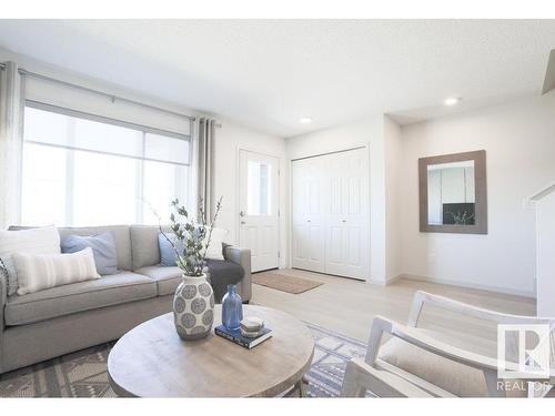 644 174 Avenue, Edmonton, AB - Indoor Photo Showing Living Room