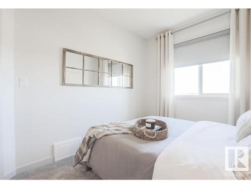 644 174 Avenue, Edmonton, AB - Indoor Photo Showing Bedroom