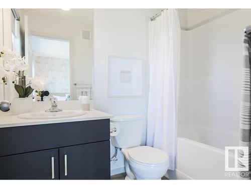 644 174 Avenue, Edmonton, AB - Indoor Photo Showing Bathroom