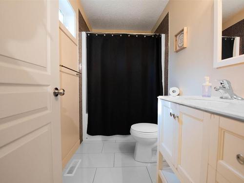 11436 97 Street, Edmonton, AB - Indoor Photo Showing Bathroom