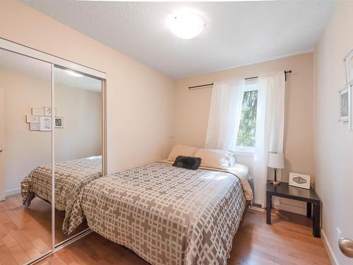 11436 97 Street, Edmonton, AB - Indoor Photo Showing Bedroom