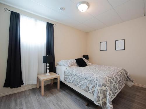 11436 97 Street, Edmonton, AB - Indoor Photo Showing Bedroom