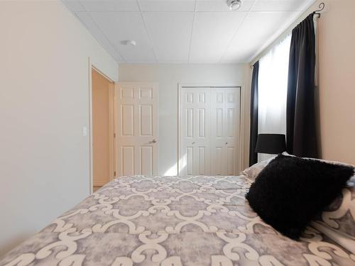 11436 97 Street, Edmonton, AB - Indoor Photo Showing Bedroom