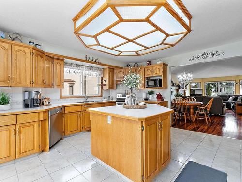 6 Baker Place, Leduc, AB - Indoor Photo Showing Kitchen