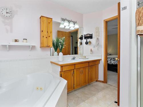 6 Baker Place, Leduc, AB - Indoor Photo Showing Bathroom