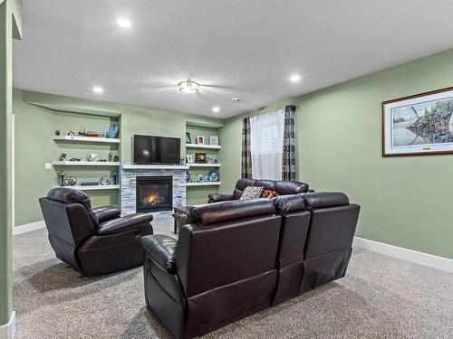 206 Woodhill Ln, Fort Saskatchewan, AB 