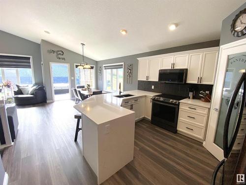 43 Haney Landing, Spruce Grove, AB - Indoor Photo Showing Kitchen