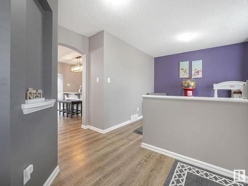 2355 28 Av Nw, Edmonton, AB 