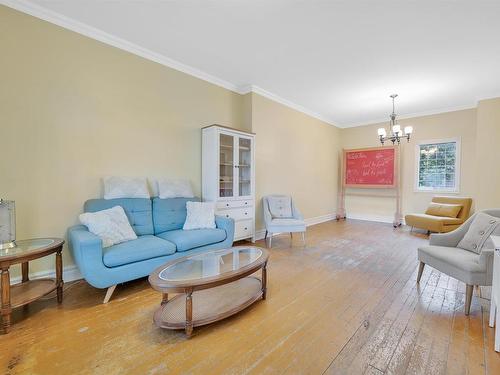 10722 92 Street, Edmonton, AB - Indoor Photo Showing Living Room