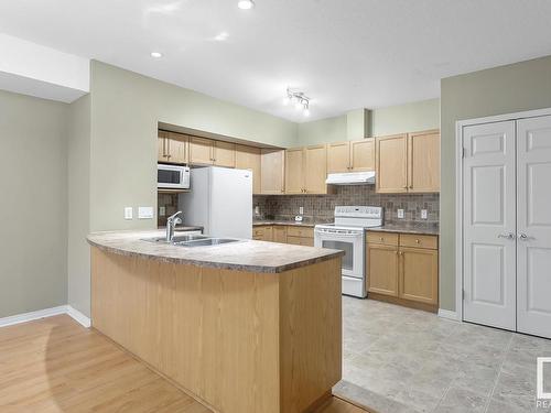 105 801 11 Street, Cold Lake, AB - Indoor Photo Showing Kitchen