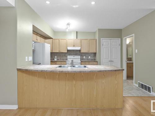 105 801 11 Street, Cold Lake, AB - Indoor Photo Showing Kitchen